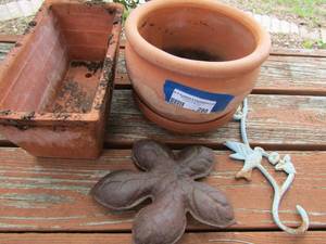 lot 288 image: metal lear dcor, humming bird metal dcor, circle planter pot and a square planter pot