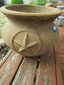 lot 289 image: Texas star dcor planter pot 17 x 19