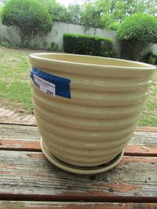 lot 291 image: Rivid yellow plant pot