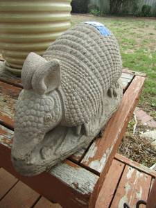 lot 292 image: Yard art armadillo, 8167, no cracks good condition