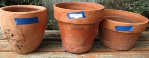 lot 300 image: 3 orange plant pots comes with 1 stand