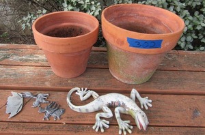 lot 302 image: 2 clay plant pots, lizard, elephant wind chime