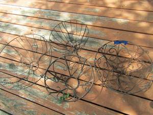 lot 306 image: hanging metal plant baskets qty 4