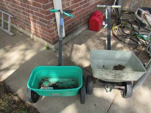 lot 312 image: yard seed Fertilizer  spreader qty 2 both used condition