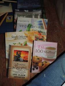 lot 362 image: Cookbooks- Pecan VFD, Country Inns, 100 muffins and more