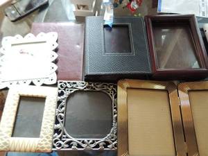 lot 374 image: Photo albums and 5x7 frames