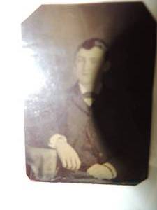 lot 377 image: Tin Type pic of man 2.5 x 3.5