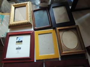 lot 380 image: Frames 4x6 and 5x7