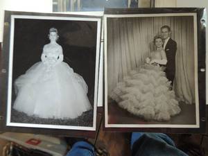 lot 384 image: Vintage photos