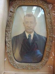 lot 401 image: Vintage photo in frame 18x11.5