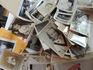 lot 419 image: Vintage photos