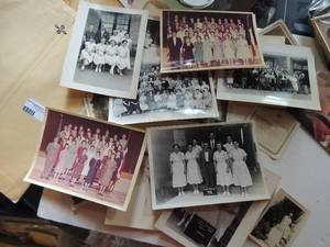 lot 422 image: Vintage photos