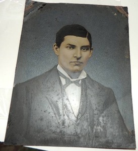 lot 410 image: Tin Type Photo of Gentleman 6x8