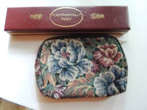 lot 418 image: Crewel makeup bag and watch box