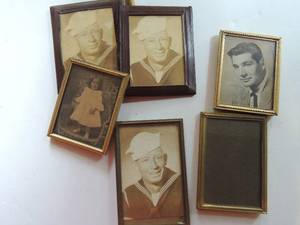 lot 403 image: Small Photo frames