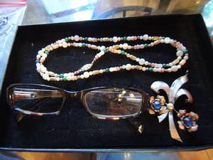 lot 434 image: Reading Glasses, NECKLACE and Broach