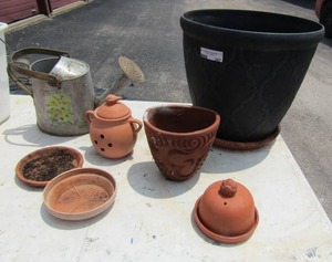 lot 347 image: VARIOUS PLANTER POTS