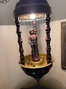 lot 8 image: VINTAGE OIL DRIP LAMP - WORKS