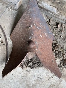 lot 605 image: PLOW BLADE