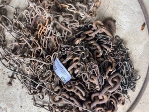 lot 606 image: various chains of all sizes