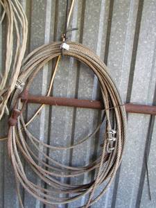 lot 603 image: Heavy duty tow cable with hooks on end