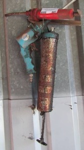 lot 607 image: 3 types of grease guns all used