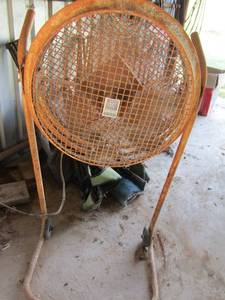 lot 609 image: Vantage rolling work shop fan works good