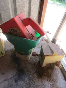 lot 615 image: various types of hand held seed spreaders qty 3