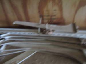 lot 646 image: metal shelf brackets