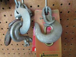lot 655 image: Quick link tow hooks