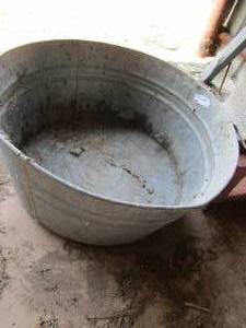 lot 712 image: large metal tub