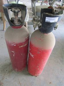 lot 731 image: co2 tanks qty 2
