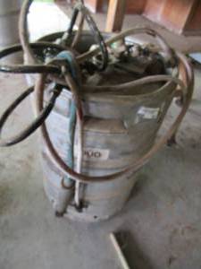 lot 732 image: Bud beer keg with tap