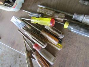 lot 740 image: SCREWDRIVERS - Flat head and PHILLIPS HEAD