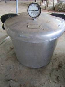 lot 774 image: Sears pressure cooker canner with lid