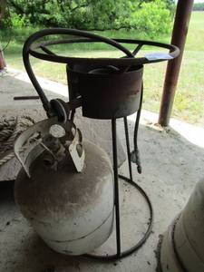 lot 790 image: worthington propane tank with outdoor cooker