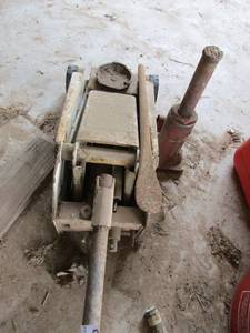lot 793 image: floor jack , truck jack