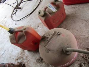 lot 794 image: 2 plastic red gas cans and 1 aluminum gas can