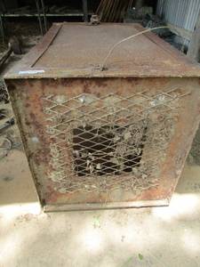 lot 805 image: Vintage hog trap