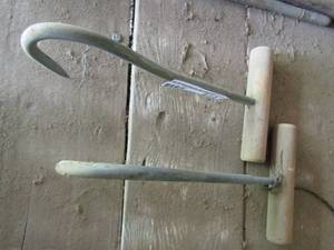 lot 813 image: 2 hay hooks