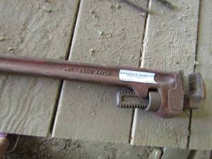 lot 814 image: heavy duty 18 in wrench