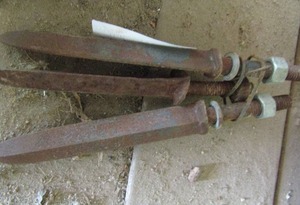 lot 817 image: Tractor spikes qty 3