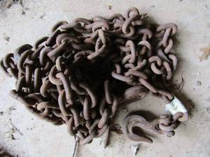 lot 826 image: heavy duty tow chain