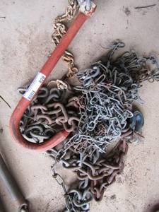 lot 828 image: chain lot and a orange anchor hook