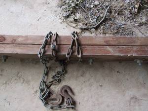 lot 831 image: wooden pull for behind tractor with chain