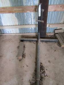 lot 854 image: HAY HOOK FOR TRACTOR