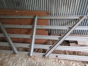 lot 860 image: cattle gate