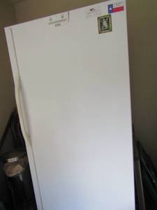 lot 400 image: Kenmore white stand up deep freeze, gets cold but not great, assume it will not freeze, SOLD AS IS