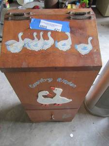 lot 421 image: country kitchen potatoes onion box with duck on front- 27119
