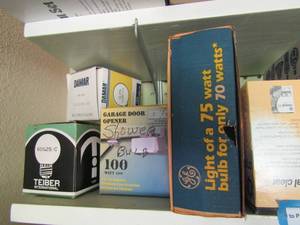 lot 408 image: light bulb lot for indoor outdoor use